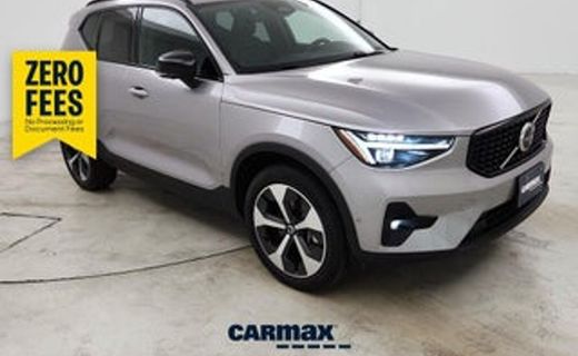 2026 Volvo XC40 Plus Dark
