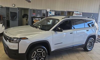 2026 Jeep Grand Cherokee Base Laredo