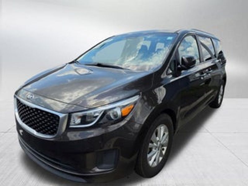2015 Kia Sedona — a typically priced live listing