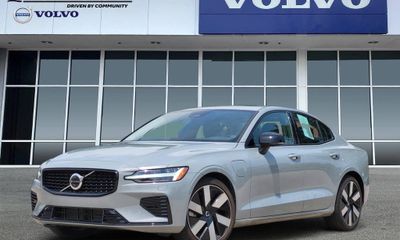 2024 Volvo S60 Plus Dark