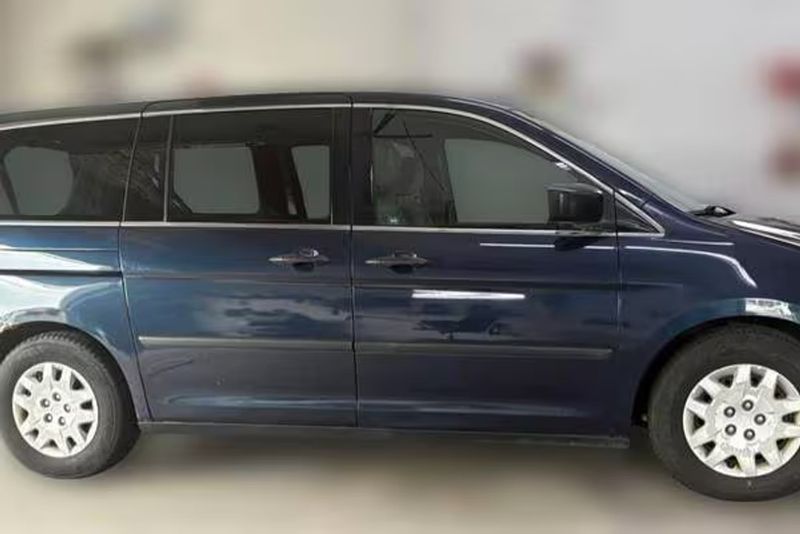 2009 Honda Odyssey — a typically priced live listing
