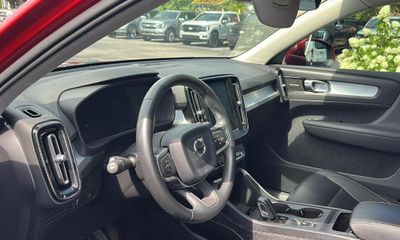 2019 Volvo XC40 R Design Momentum