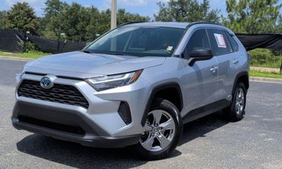 2023 Toyota RAV4 LE