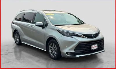 2025 Toyota Sienna XLE