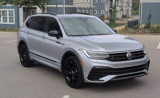 2023 Volkswagen Tiguan SE Black