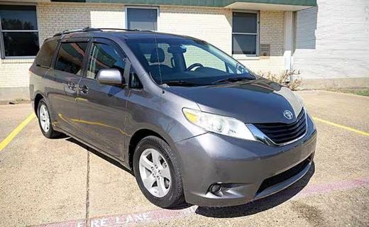 2011 Toyota Sienna LE