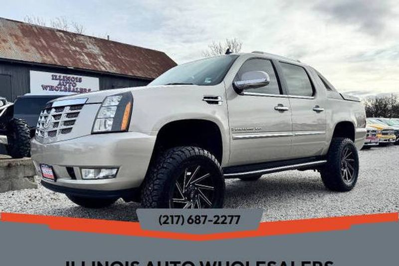 2008 Cadillac Escalade — a typically priced live listing