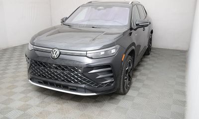 2025 Volkswagen Tiguan 4MOTION SEL Black
