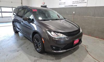 2020 Chrysler Pacifica Touring L