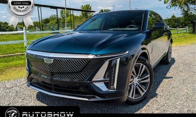 2024 Cadillac Lyriq LUX 1