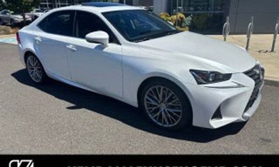 2017 Lexus IS 200T