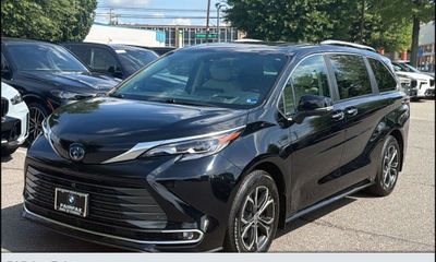 2025 Toyota Sienna Platinum