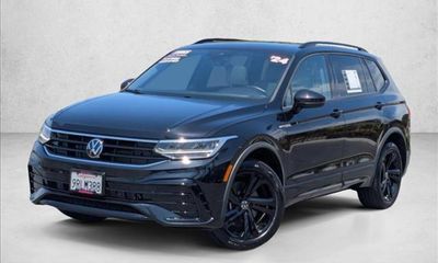 2024 Volkswagen Tiguan SE Black