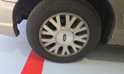 2004 Ford Crown Victoria LX