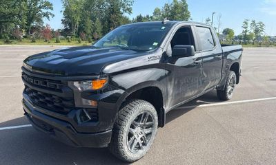 2022 Chevrolet Silverado Trail Boss Custom