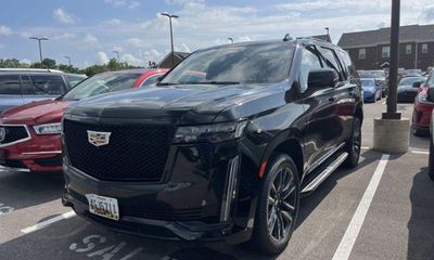 2024 Cadillac Escalade Sport