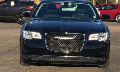 2019 Chrysler 300 Touring US CAN