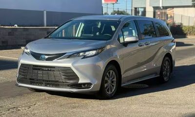 2021 Toyota Sienna LE