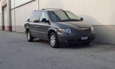 2005 Chrysler Town AND Country Touring