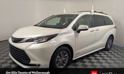 2021 Toyota Sienna XLE Plus Package