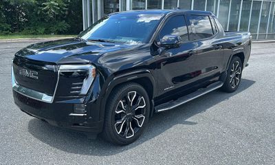 2025 GMC Sierra Denali