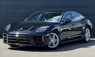 2025 Porsche Panamera 4