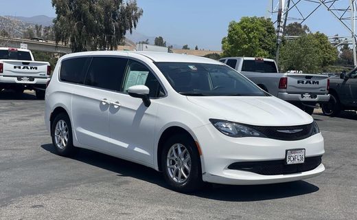2022 Chrysler Voyager LX