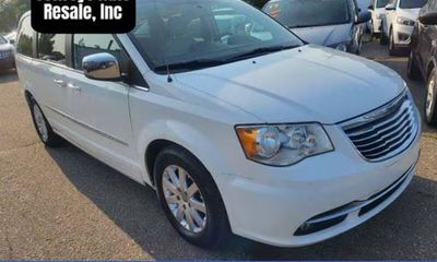2011 Chrysler Town AND Country Touring L