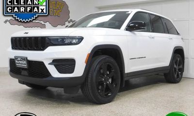 2023 Jeep Grand Cherokee Laredo Altitude