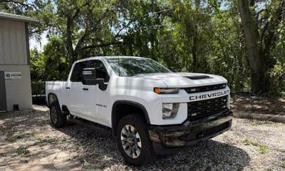 2023 Chevrolet Silverado HD Custom