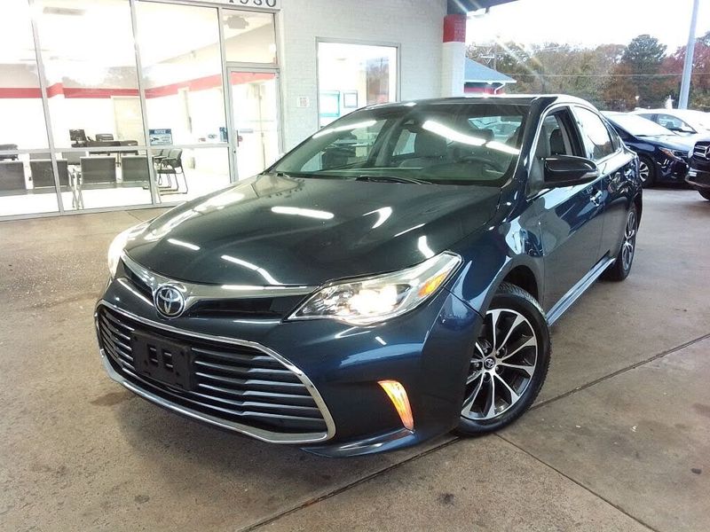 2017 Toyota Avalon — a typically priced live listing