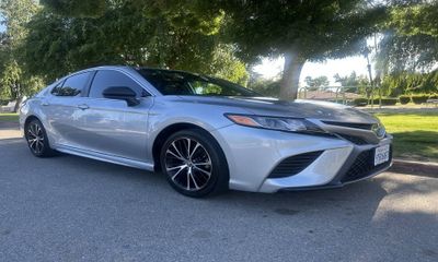 2020 Toyota Camry SE