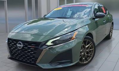 2025 Nissan Altima SR