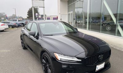 2023 Volvo S60 Plus Black Edition