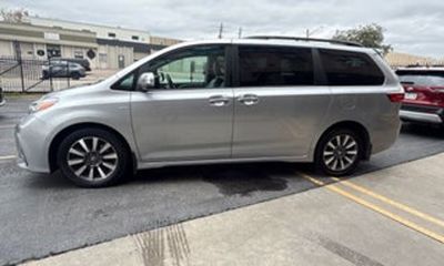 2017 Toyota Sienna LTD Premium XLE