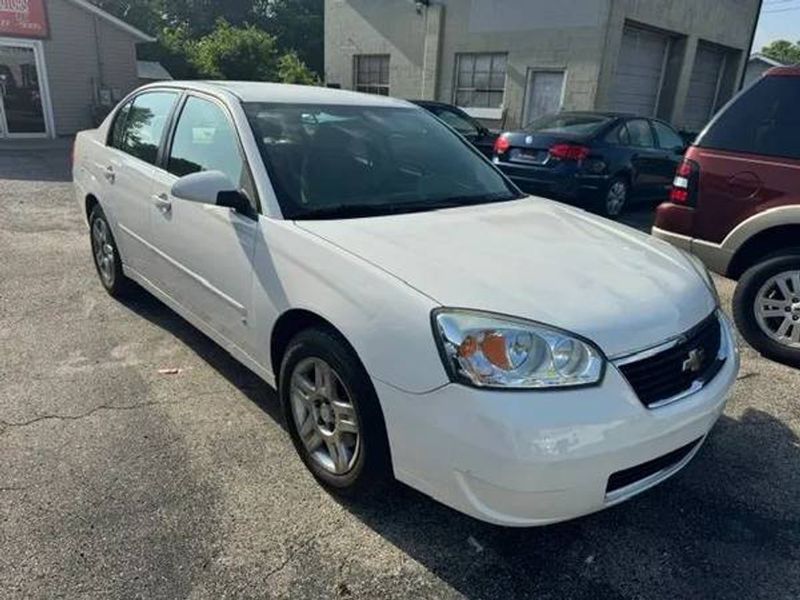 2008 Chevrolet Malibu — a typically priced live listing
