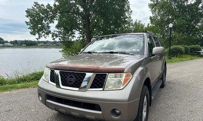 2005 Nissan Pathfinder XE
