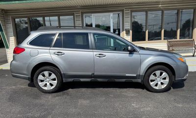 2011 Subaru Outback Premium M R