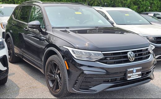 2023 Volkswagen Tiguan SE Black