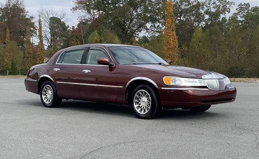 2002 Lincoln Town CAR Signature