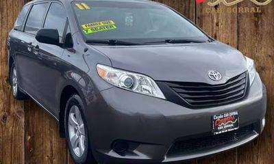 2011 Toyota Sienna Base 7 Passenger
