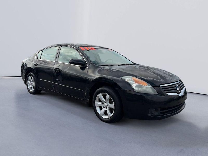 2007 Nissan Altima — a typically priced live listing