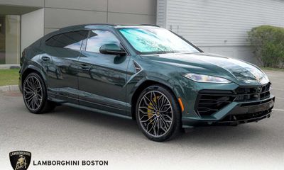 2025 Lamborghini Urus SE
