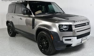 2025 Land Rover Defender 110 SE