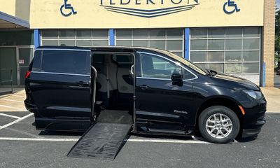 2024 Chrysler Voyager LX