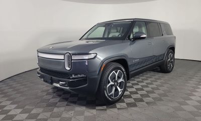 2024 Rivian R1S Adventure