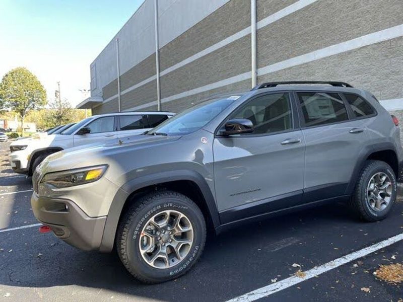 2022 Jeep Cherokee — a typically priced live listing