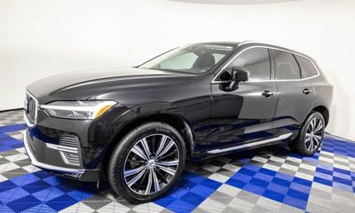 2023 Volvo XC60 Plus Bright