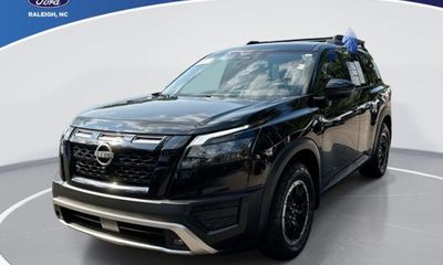2023 Nissan Pathfinder SV