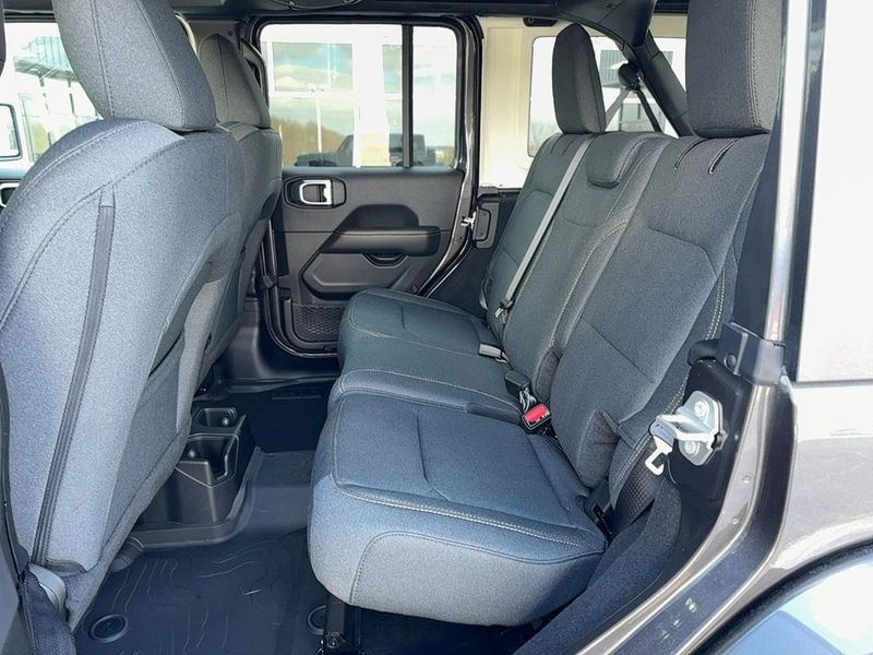 2025 Jeep Wrangler — a typically priced live listing